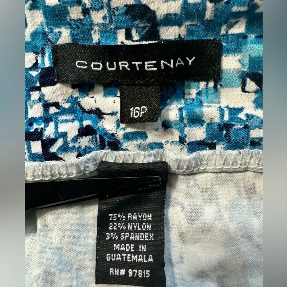 Courtenay Women’s Pull On Knit Blue Geometric Skort Shorts SIZE 16P Pockets